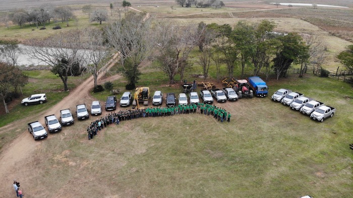 Mitarbeiter und Fahrzeuge beim 11jährigen Jubiläum der La Rivera S.A. der Estancia San Salvador in Paraguay © La Rivera S.A.