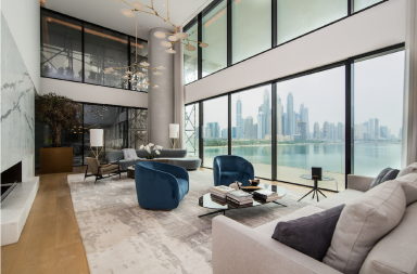 Steht zum Verkauf: Dieses Apartment mit Meerblick, das von W Hotels of Marriott betreut wird, befindet sich in der exklusiven Lage von Palm Jumeirah. Es bietet vier große Schlafzimmer mit Terrassen und Marmor-Bädern en suite sowie ein großes offenes Wohnzimmer mit Essbereich und Showküche. Die Preisvorstellung liegt bei 5,2 Millionen Euro (22,45 Millionen AED) © Engel & Völkers Market Center Dubai