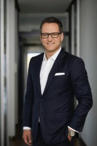 Makleroffensive - Dr. Sebastian Grabmaier (49) aus Grünwald, Maklerpoolchef und Vorstandsvorsitzender der Jung, DMS & Cie. AG aus München sowie der Muttergesellschaft JDC Group AG aus Wiesbaden © JDC AG