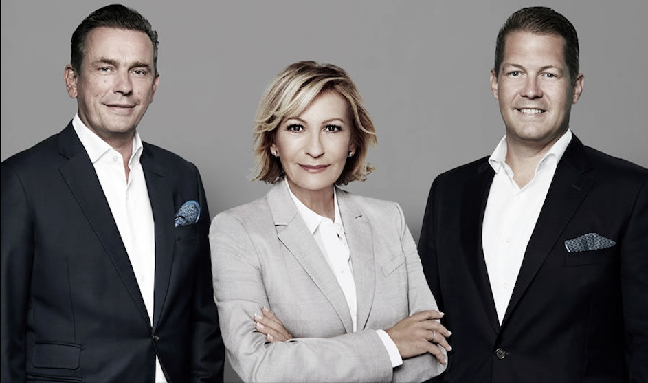 Abbildung v.l.n.r.: MAGNA-Vorstand Jörn Reinecke, Sabine Christiansen, MAGNA-Vorstand David Liebig, © MAGNA Real Estate AG / Gabo, Bildrechte TV 21