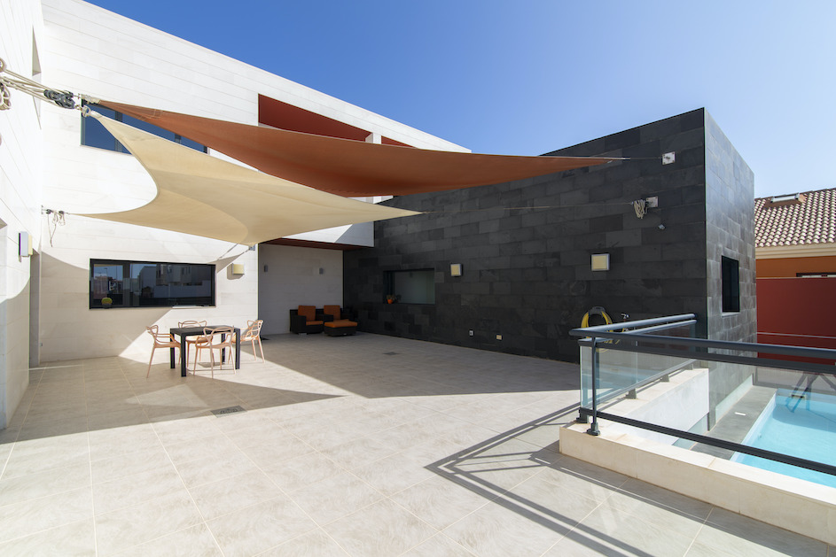 Ein modernes Einfamilienhaus in Telde auf Gran Canaria.  Engel & Völkers Gran Canaria Nord bietet die Villa für einen Angebotspreis von 1,16 Millionen Euro an. © Engel & Völkers Costa Gran Canaria Nord