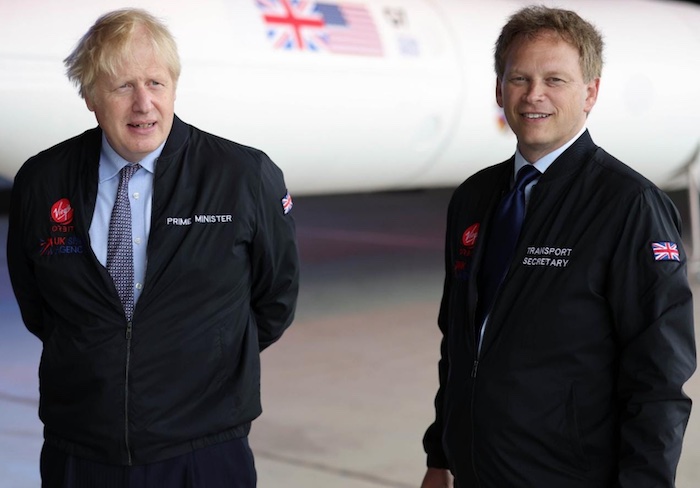 Premierminister Boris Johnson (57, links) mit seinem Verkehrsminister Grant Shapps (53), beide von der Conservative Party © Twitter Grand Shapps 9. Juni 2021