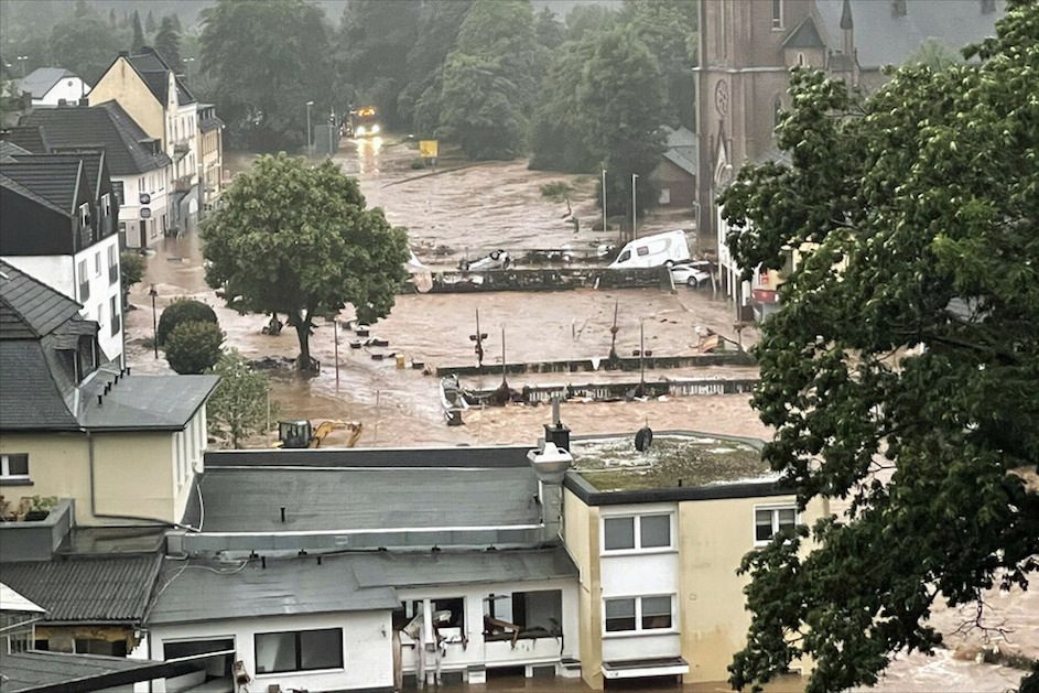 Schwere Unwetter haben in mehreren Regionen von Deutschland für Hochwasser gesorgt und große Zerstörung hinterlassen. Vor allem Rheinland-Pfalz – etwa der Ort Gemünd in der Eifel – und Nordrhein-Westfalen wurden getroffen. Doch sechs Wochen danach fließt noch immer keine finanzielle Soforthilfe an die Opfer © Pressefoto AWO Mittelrhein/Mommer