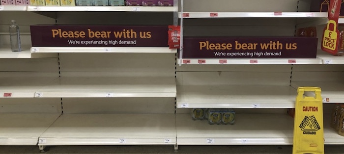 „Bitte haben Sie Geduld mit uns. Wir erleben eine hohe Nachfrage“ heißt es seit Sommer 2021 in vielen britischen Supermärkten © Tagesschau 22. Juli 2021