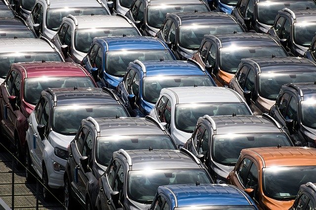 DIe Autoindustrie ist besonders hart von der Rohstoffknappheit betroffen