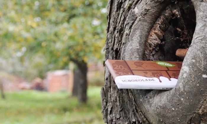 Eine 100-Gramm-Tafel Schweizer Milchschokolade „Die gute Schokolade“ der bayerischen gemeinnützigen Stiftung Plant-for-the-Planet kostet in deutschen Supermärkten 1 Euro. 20 Prozent gehen an die Stiftung, die je 5 verkaufte Tafeln in Mexiko einen Baumsetzling pflanzen kann © Facebook.com/Die.Gute.Schokolade