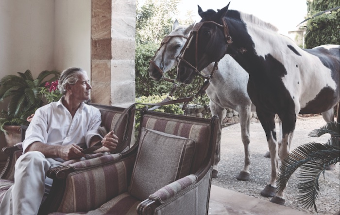 Der Hamburger Christian Völkers verbringt etwa drei Monate im Jahr auf seiner 500 Jahre alten  Finca Son Coll bei Valldemossa auf Mallorca, die er als seine Seele bezeichnete und deshalb nie verkaufen würde, wie er 2016 der Schweizer Sonntagszeitung verriet © Engel & Völkers