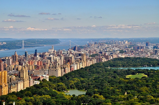 Manhatten, New York - Im Vordergrund ist der Central Park zu sehen