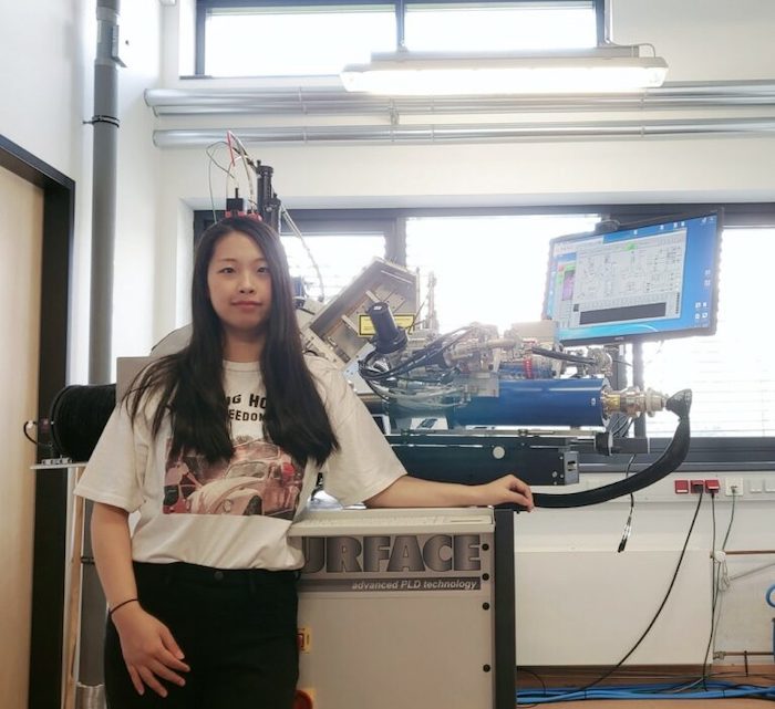 Physik-Doktorandin Yeseul Yun aus Südkorea im Labor der Uni Halle (Saale), wo die Solarzelle aus 3 Kristallen getestet wurde © Pressefoto Uni Halle (Saale) vom 21. August 2021