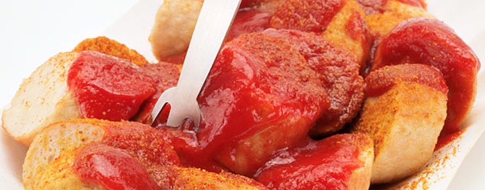 Die Urberliner Curry-Wurst soll auf den Namen Curry verzichten, um keinen Inder zu beleidigen, dabei war die Erfindung völlig unpolitisch © Currywurstmuseum Berlin Mitte