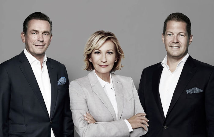 Von links nach rechts.: MAGNA-Vorstand Jörn Reinecke, Sabine Christiansen, MAGNA-Vorstand David Liebig, © MAGNA Real Estate AG / Gabo, Bildrechte TV 21