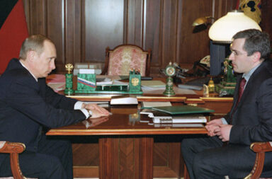 Michail Chordokowski (heute 58) während eines Empfangs bei Wladimir Putin (heute 69) am 14. März 2002 © Pressefoto Kremlin.ru