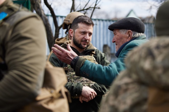 Der ukrainische Präsident Wolodymyr Selenskyi besuchte am 4. April 2022 das Kiewer Umland © Pressefoto President.gov.ua