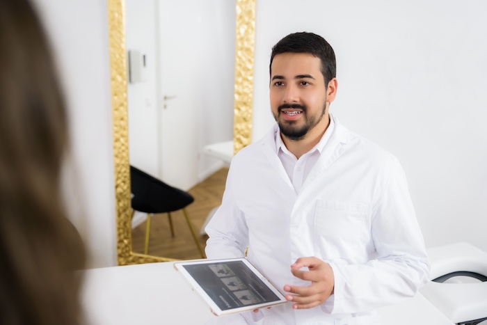 Gewann das 1. Halbfinale von THE GROW Secret Investors am 6. Mai 2022: ALEXANDER SROKOVSKYI (28) aus Baden-Baden, Inhaber und Geschäftsführer der ProVita Physiotherapie Baden-Baden GmbH und des Startups iPlena (KI gegen Rückenschmerzen) © iPlena