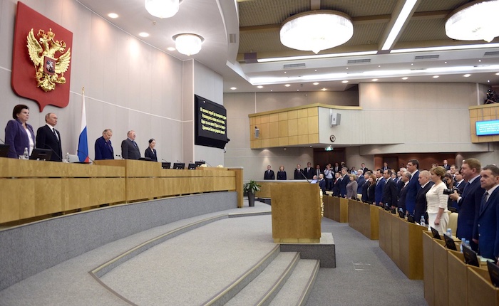 Wladimir Putin (2. Von links) auf einer Sitzung der Staatsduma der Föderalen Versammlung der Russischen Föderation am 5. Oktober 2016 im Parlamentsgebäude in Moskau © Pressefoto Kremlin.ru