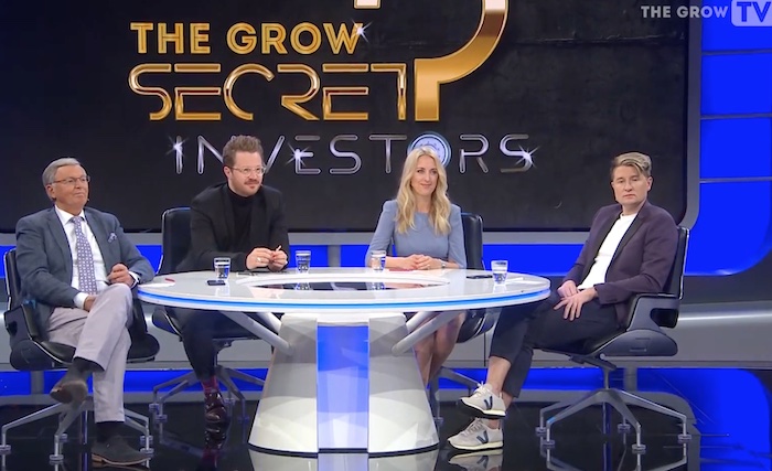 Die Jury von Secret Investors Show 2 von links nach rechts: Rechtsanwalt Ex-CDU-Politiker Wolfgang Bosbach (69) aus Bergisch Gladbach, Prof. Dr. Maximilian Lude (33) aus Friedrichshafen, Kunstprofessorin Julia Finkeisen (siebenfache Mutter von Kindern zwischen 6 und 18 Jahren) aus München und Nachhaltigkeits-Professor und Unternehmer Torsten Weber (44) aus Heidelberg © Screenshot aus THE GROW Secret Investors Show 2 vom 20. Mai 2022