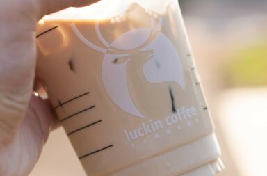 Luckin Coffee Aktie erholt sich nach fatalen Absturz