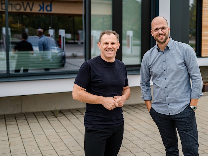 bk World Gründer Gerold Wolfarth (52, links) aus Archshofen und Marc Arnold (41) aus Weikersheim, beide aus dem württembergischen Taubertal © bk Group AG in Endsee in Bayern