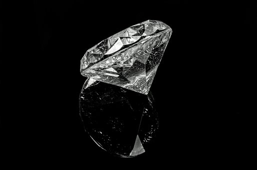 Diamant aus der Asche des Verstorbenen