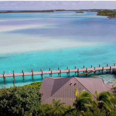 70 Meilen (ca. 113 km) von der Hauptstadt Nassau entfernt ist die Bahamas Insel mit Flugzeugen, Helikoptern und Booten jeder Größe erreichbar - Foto © Engel & Völkers Bahamas