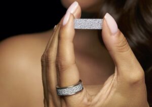 Osmium ist beliebt in der Schmuckindustrie: Osmium-Ring © Pressefoto Osmium-Institut Murnau