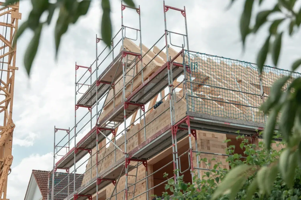 Das TRIQBRIQ-System aus mikro-modularen Holzbausteinen.