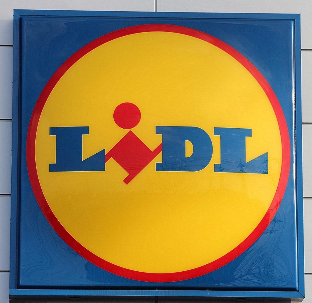 Dieter Schwarz, der Gründer des Discounters Lidl und Eigentümer von Kaufland, ist mit rund 48 Milliarden US-$ Vermögen derzeit der reichste Deutsche Dieter Schwarz, der Gründer des Discounters Lidl und Eigentümer von Kaufland, ist mit rund 48 Milliarden US-$ Vermögen derzeit der reichste Deutsche