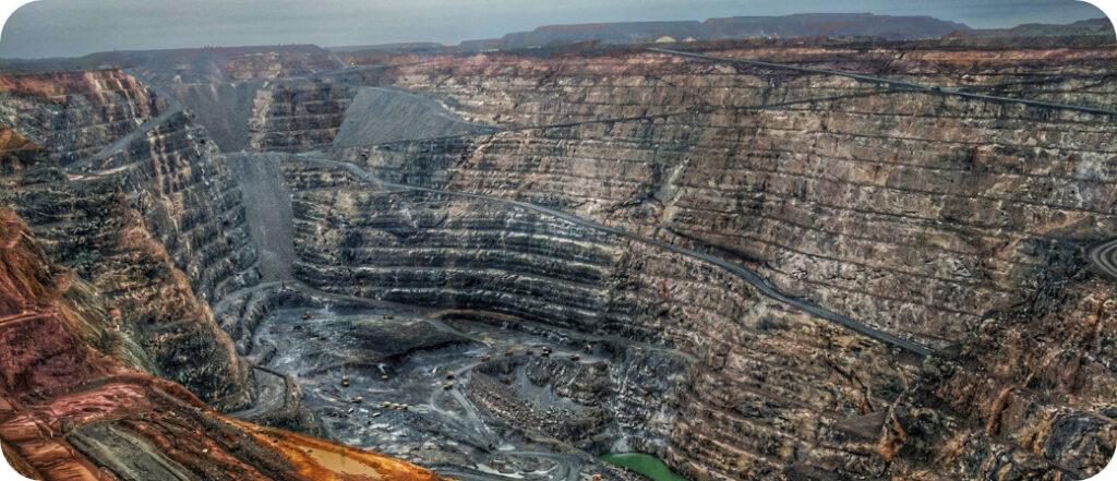 Aktuelle Schätzungen gehen von ca. 119.000 Tonnen Germanium auf der Welt aus, wovon 10.000 Tonnen aus Zinkvorkommen und 112.000 Tonnen aus Kohlevorkommen stammen. Weitere 440.000 Tonnen sollen erschlossen werden.