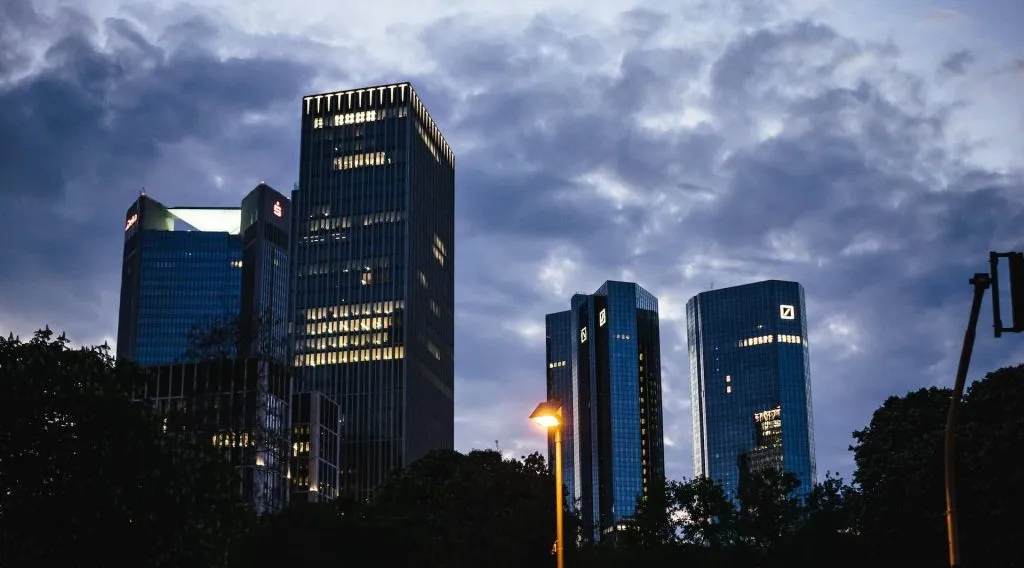 Partnerschaft von Sparkasse und JDC AG – private Versicherungen der Sparkassen werden digital