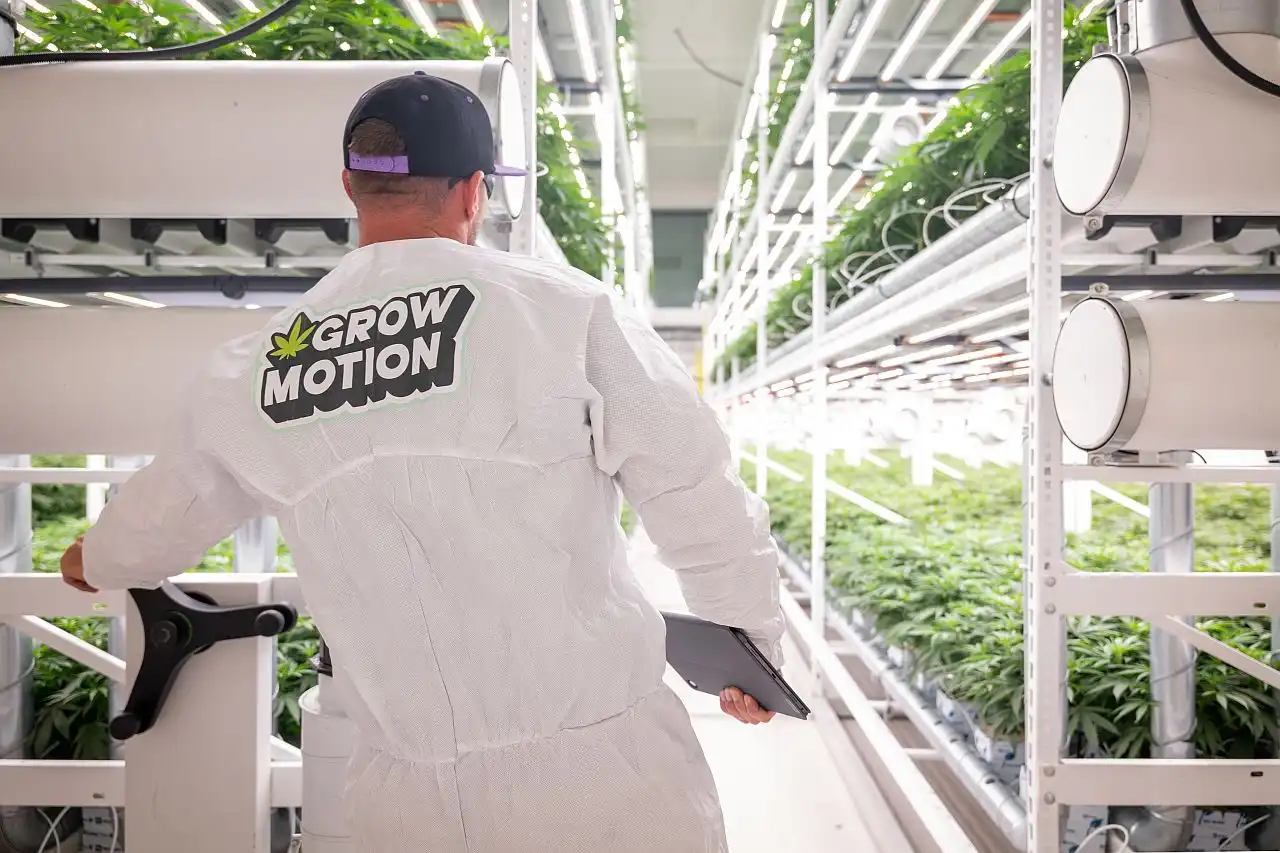 GrowMotion AG - Blick in die Produktionshalle